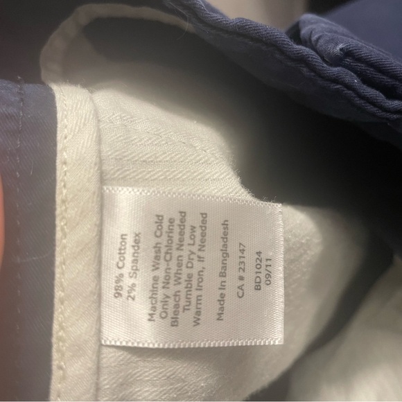 Talbots Like New Navy Shorts Women’s Size 8. 97 Cotton, 3% Spandex for great fit - Picture 4 of 4